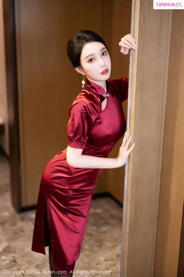 玥儿玥  [XiuRen]高清写真图 2024.04.30 No.8480 玥儿玥 旗袍美腿第3张图片